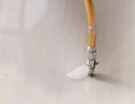清丰瓷砖空鼓维修公司专业解答在瓷砖铺贴过程中，如果使用的砂料过粗（如全部使用了粗砂），可能会导致以下问题